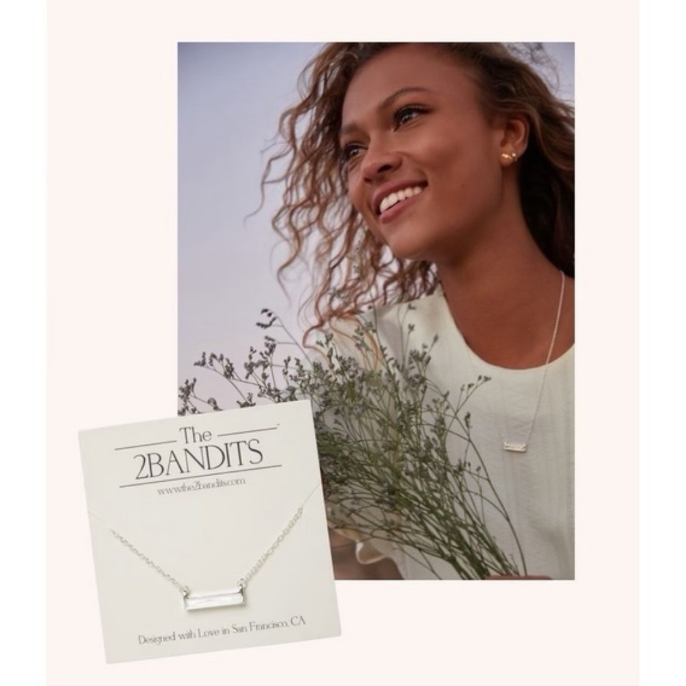 [The 2 Bandits] NWT Athens Iridescent Necklace